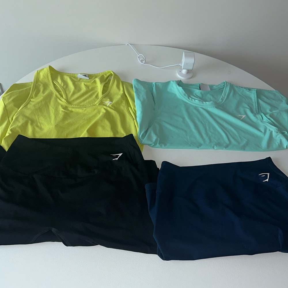 Gym shark size L and XL bundle 2 L tanks & 2 extra large shorts